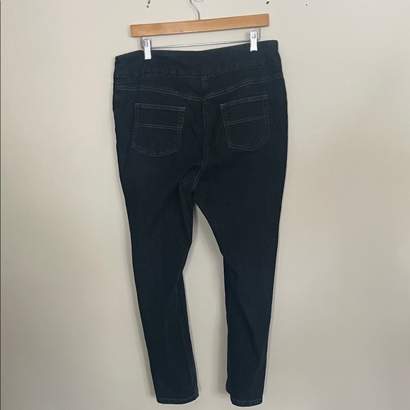 Westbound Women's Short Slim Jeans - Picture 6 of 6